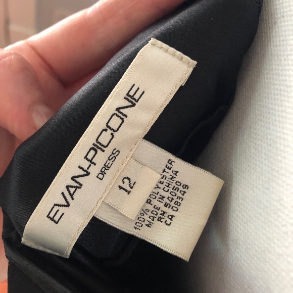 Black cocktail dress - Picture 6 of 6